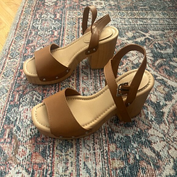 Target Universal Threads Heeled Sandals - Picture 2 of 3